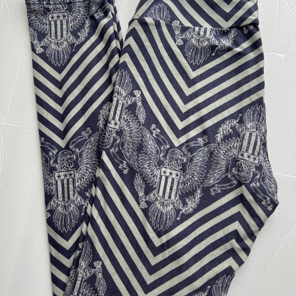 American Eagle navy and Gray Patterned leggings